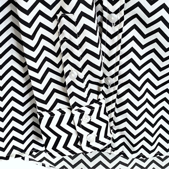 American Eagle White And Black Chevron Print Button Down Shirt Semi-Sheer Dressy - Picture 8 of 15